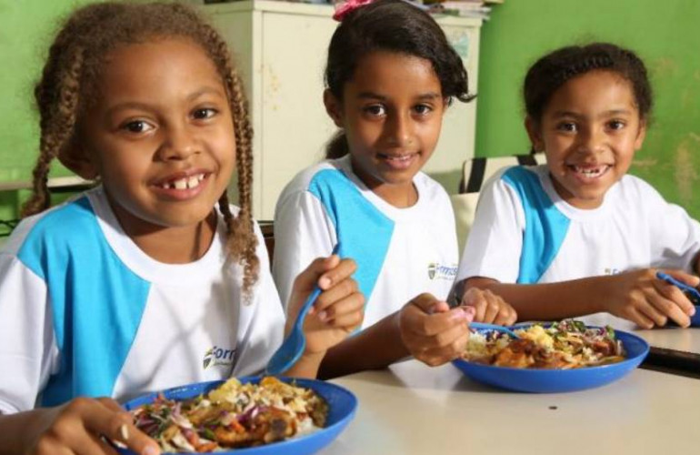 Programa Nacional de Alimentação Escolar proporciona alimentação saudável nas escolas de Ibirubá (RS) Programa Nacional de Alimentação Escolar proporciona alimentação saudável nas escolas de Ibirubá (RS)
