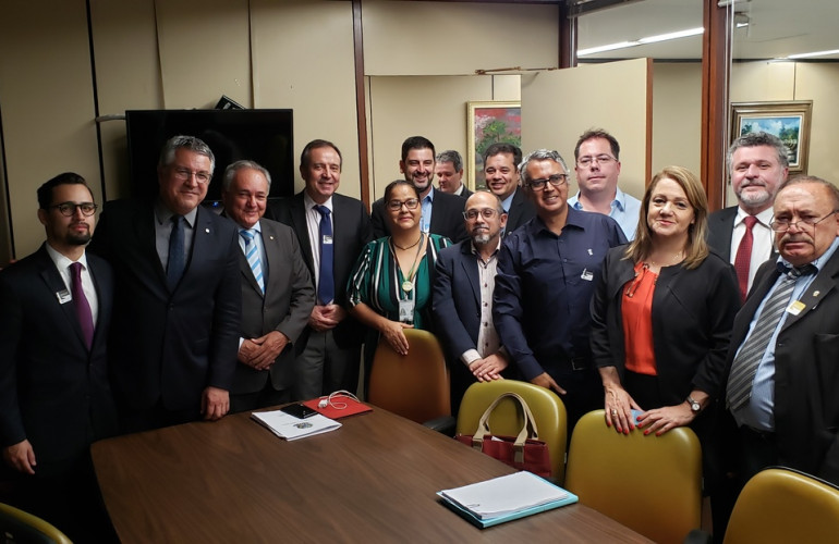Conselhos profissionais participam de reunião com o relator da PEC 108