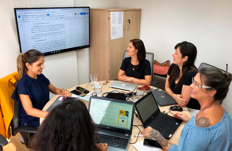 GT avalia respostas dos nutricionistas na escuta sobre PICS