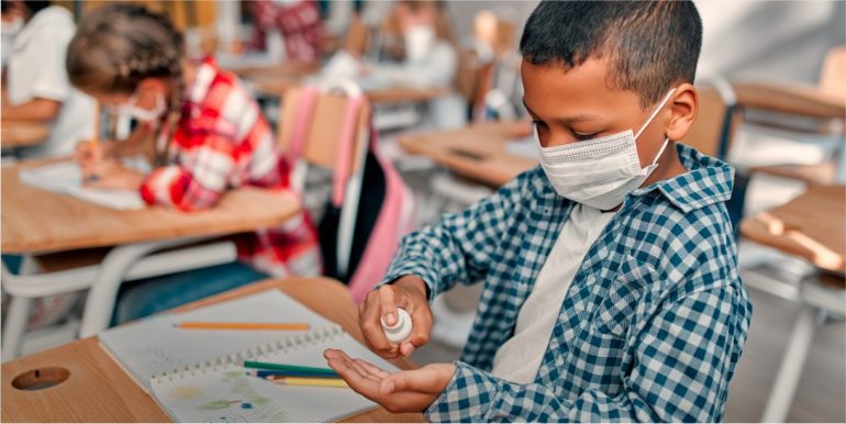 Máscaras mal utilizadas podem elevar em até 1.141% o risco de contágio nas escolas